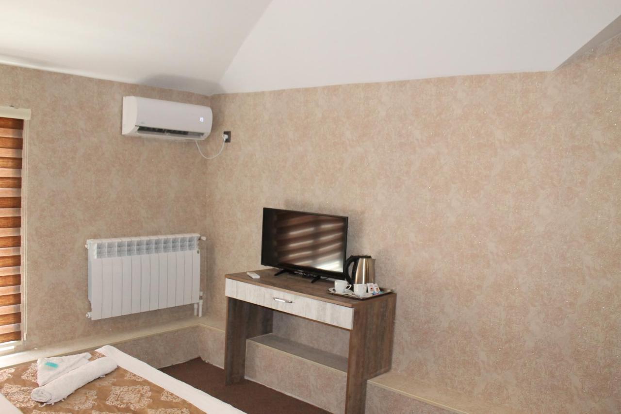 East House Hotel Baky Esterno foto