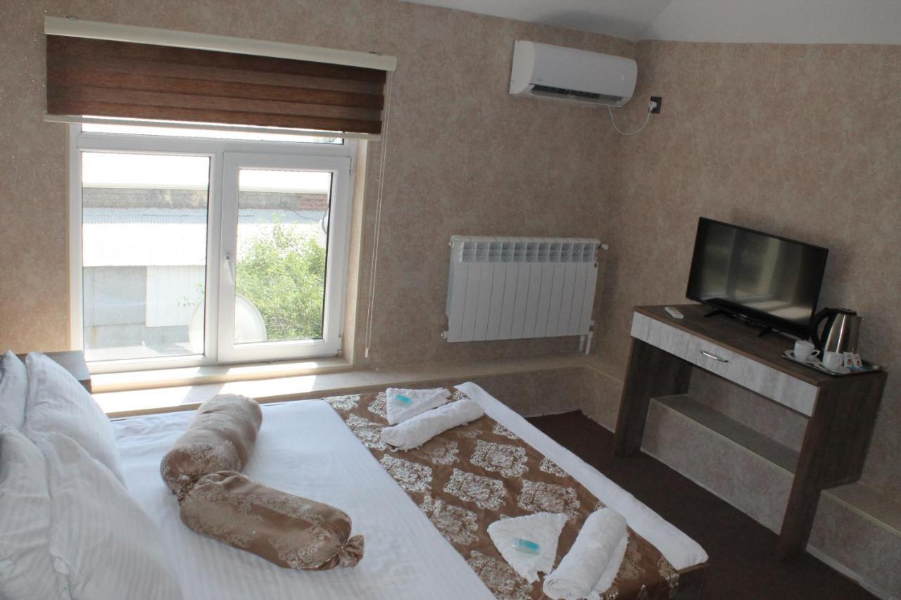 East House Hotel Baky Esterno foto