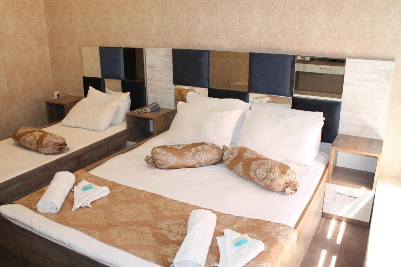 East House Hotel Baky Esterno foto