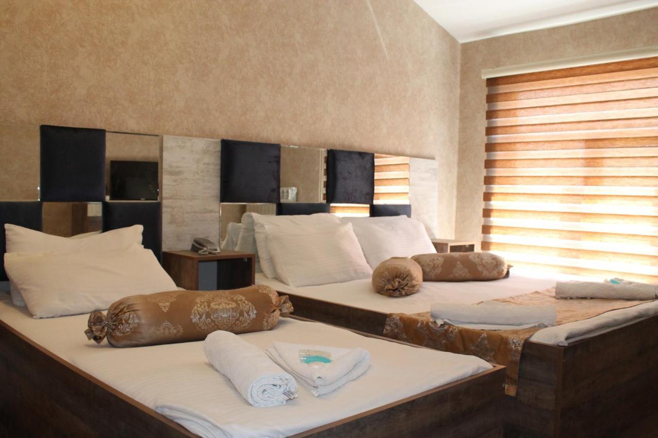 East House Hotel Baky Esterno foto