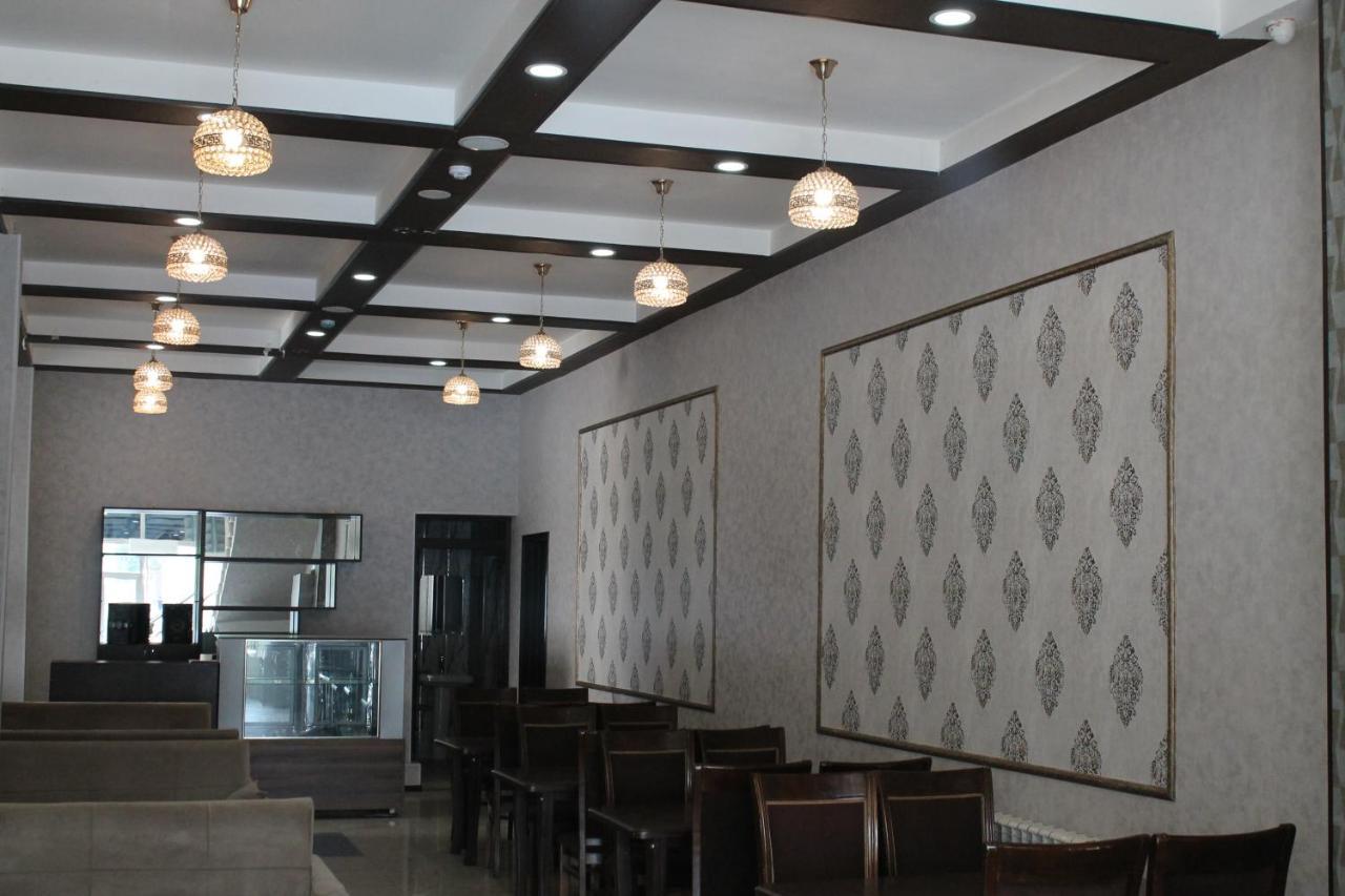 East House Hotel Baky Esterno foto