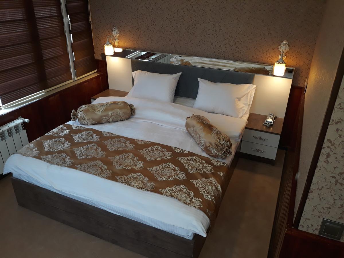 East House Hotel Baky Esterno foto