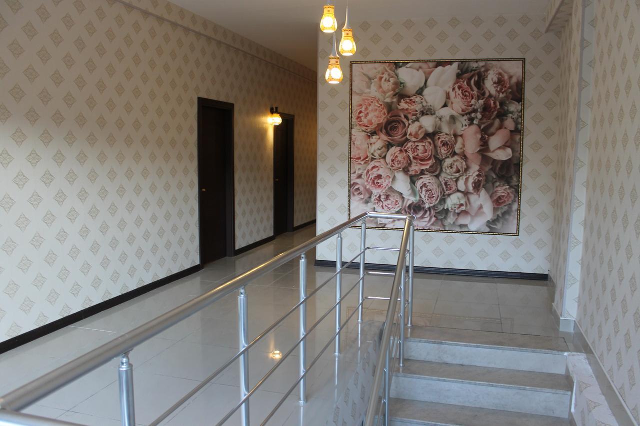 East House Hotel Baky Esterno foto