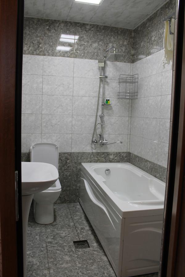 East House Hotel Baky Esterno foto