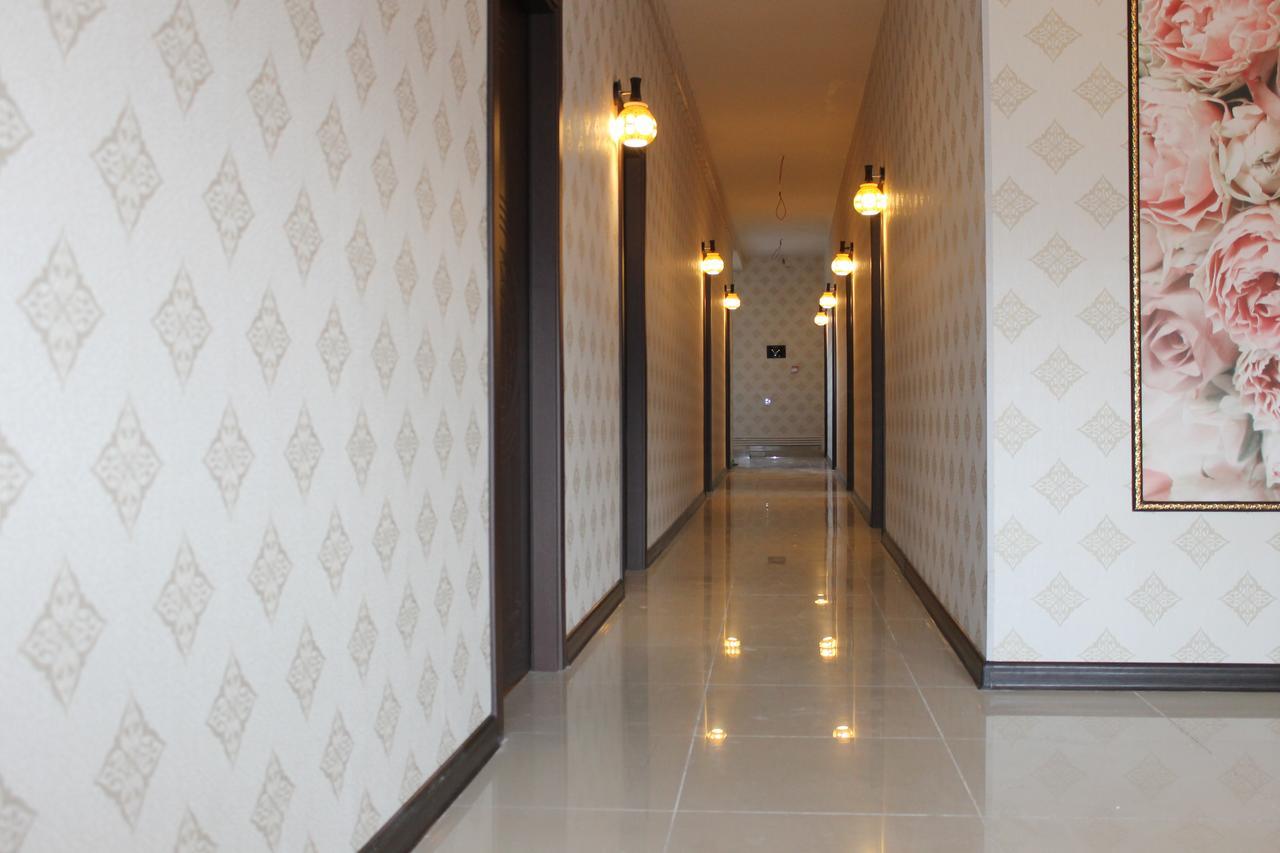 East House Hotel Baky Esterno foto