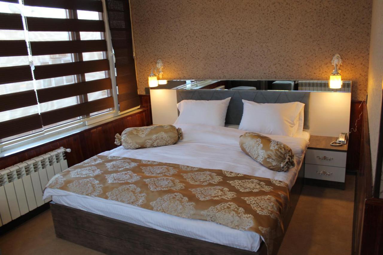 East House Hotel Baky Esterno foto