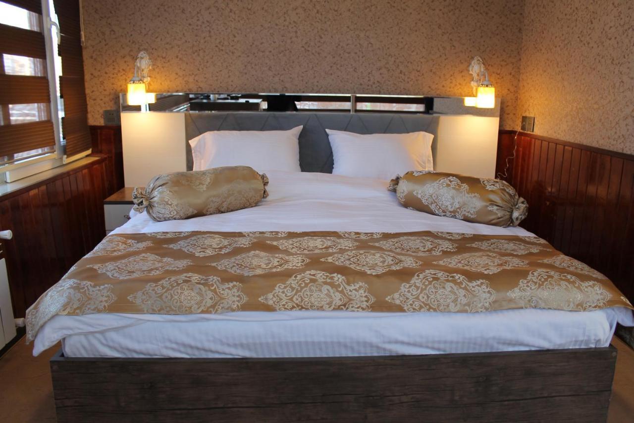 East House Hotel Baky Esterno foto